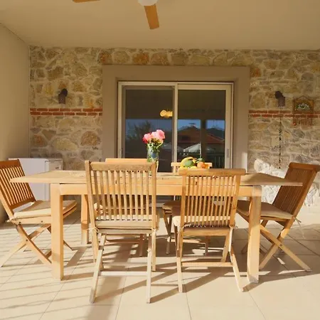Villa Inn Villa *